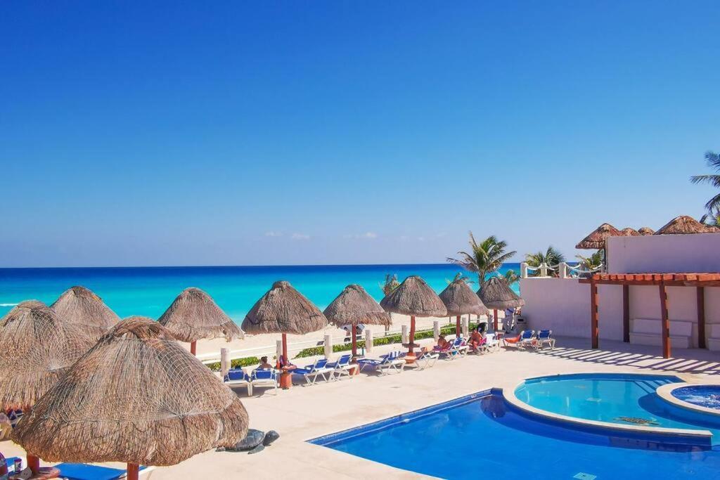 Villa Aurora Beautiful Beachfront Apartment แคนคูน ภายนอก รูปภาพ