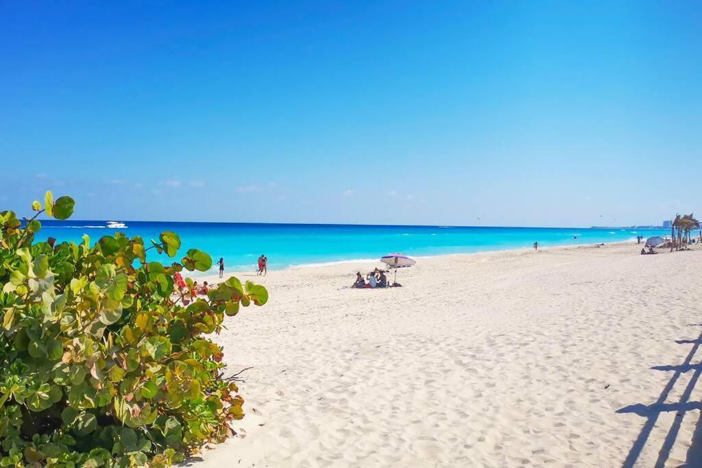 Villa Aurora Beautiful Beachfront Apartment แคนคูน ภายนอก รูปภาพ